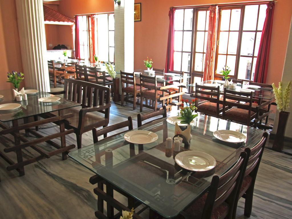 Hotel Alpine Crest Gangtok Esterno foto
